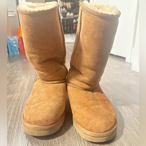 Ugg original classic mid Tan color size 6